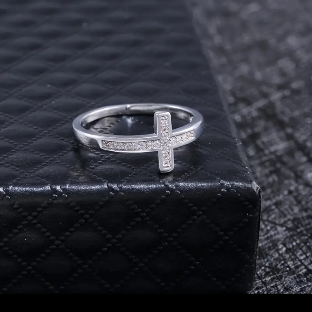 New! Sterling silver cross ring💎CZ’s 925 - Picture 4 of 6